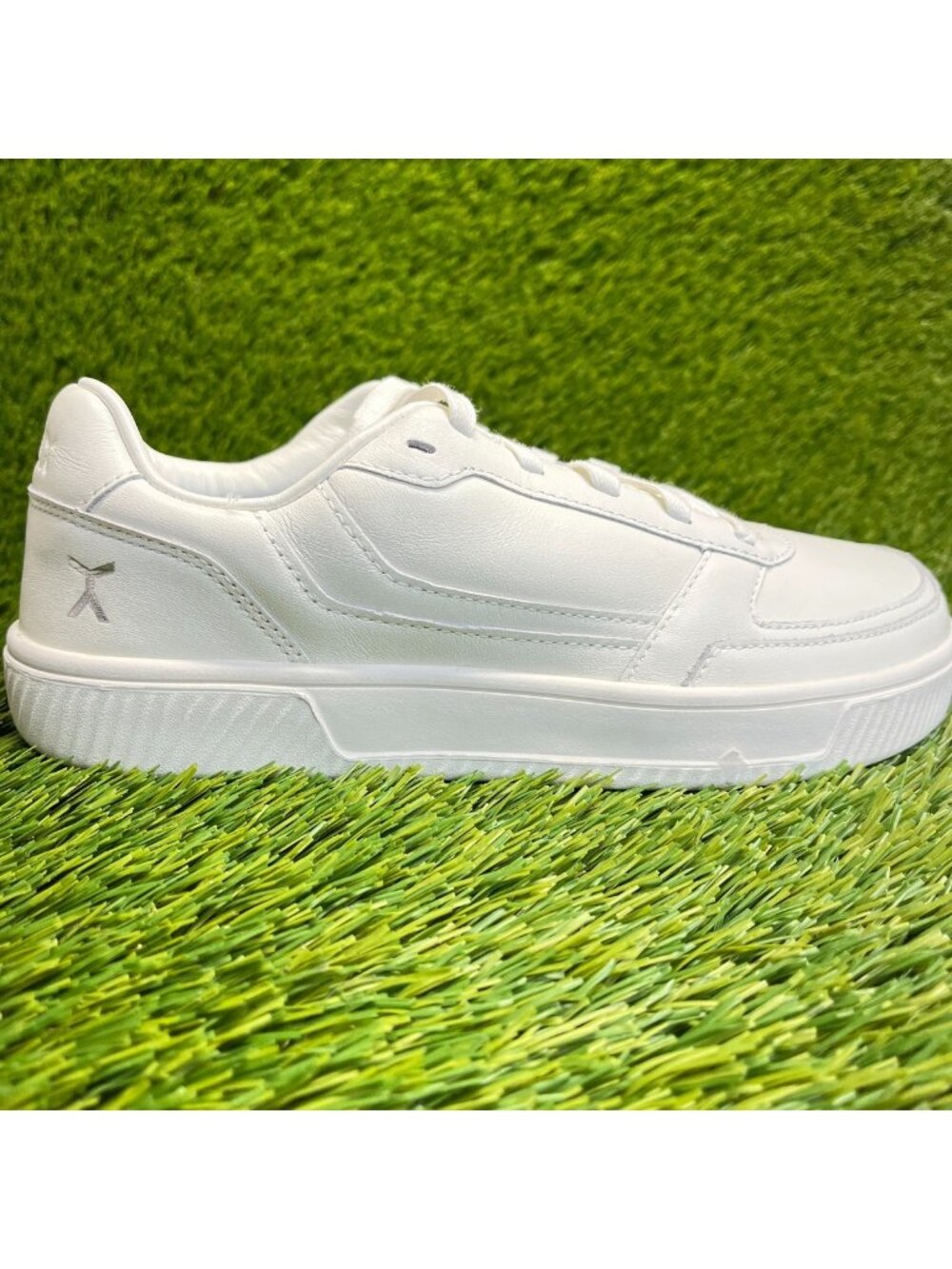 Flux Footwear Adapt Leather Trainer White Womens Size 8.5 Athletic Walking Shoes